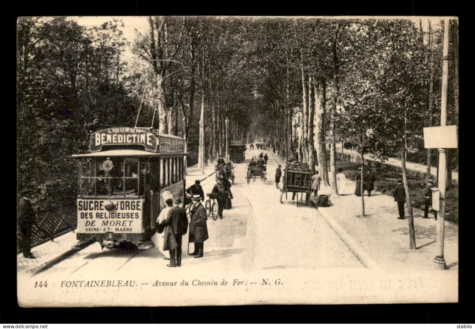 77 - FONTAINEBLEAU - AVENUE DU CHEMIN DE FER - TRAMWAY - Fontainebleau