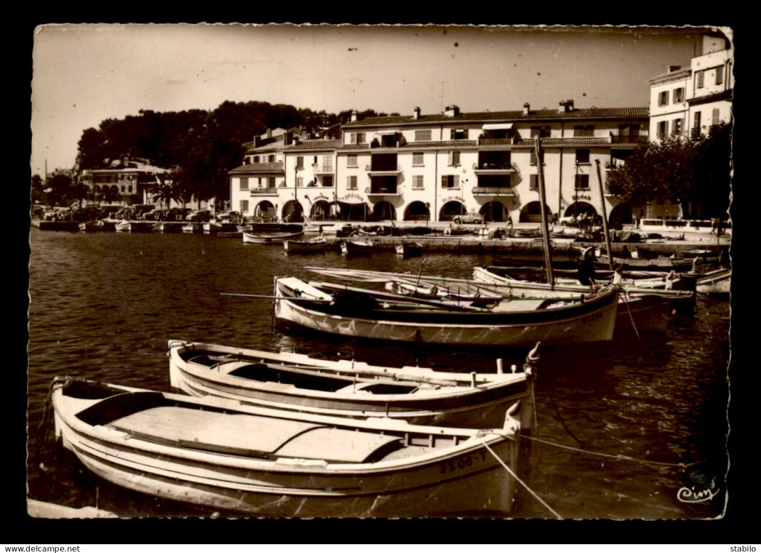 83 - SANARY-SUR-MER - UN COIN DU PORT - Sanary-sur-Mer