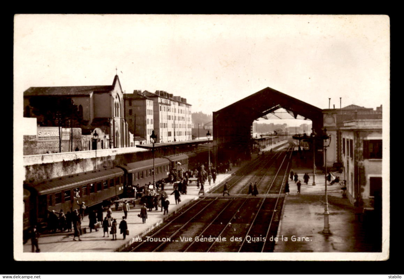 83 - TOULON - LES QUAIS DE LA GARE DE CHEMIN DE FER - TRAIN - Toulon