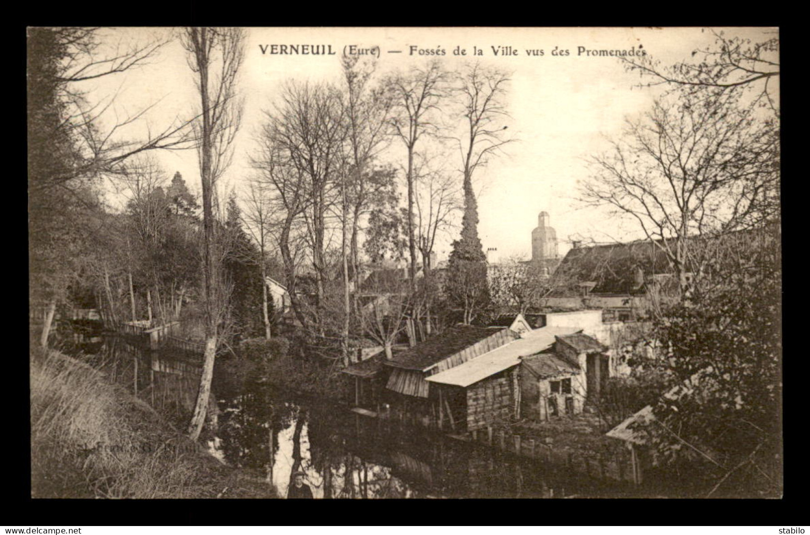 27 - VERNEUIL - FOSSES DE LA VILLE VUS DES PROMENADES - Verneuil-sur-Avre