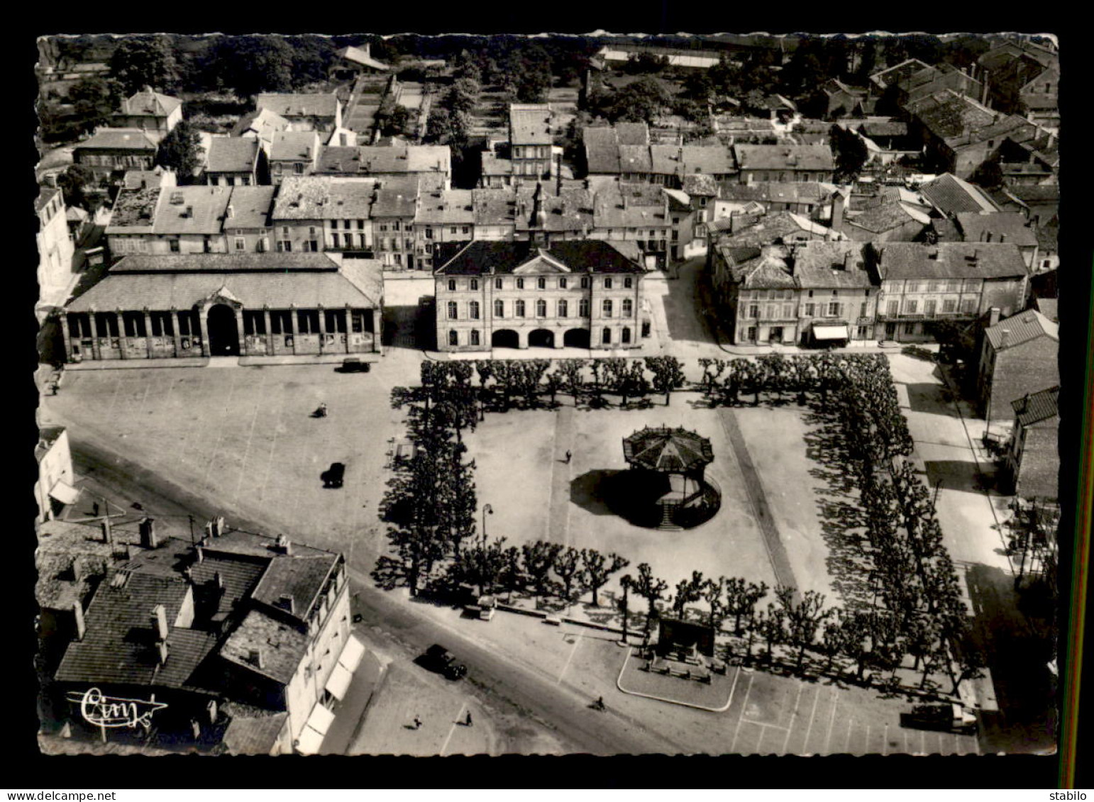 55 - COMMERCY - VUE AERIENNE - PLACE DE L'HOTEL DE VILLE - Commercy