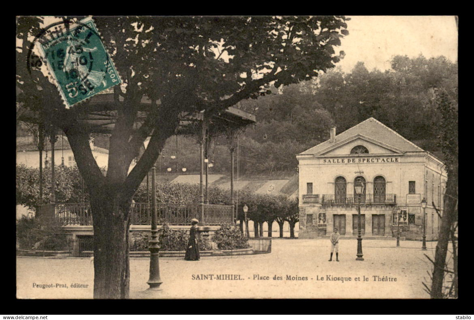 55 - SAINT-MIHIEL - PLACE DES MOINES - LE KIOSQUE ET LE THEATRE - EDITEUR PEUGEOT-PRAT - Saint Mihiel