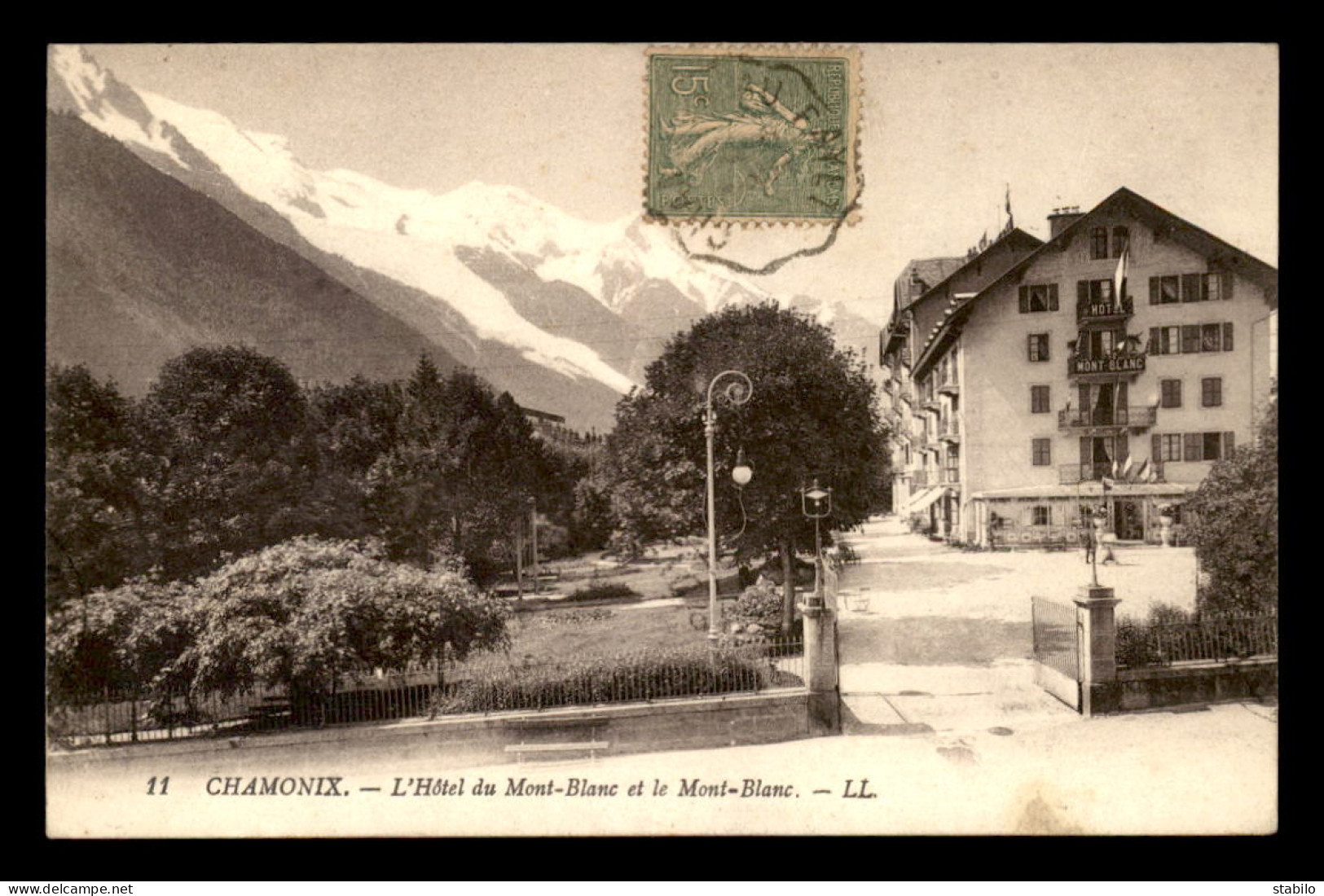 74 -  CHAMONIX - L'HOTEL DU MONT-BLANC ET LE MONT-BLANC - Chamonix-Mont-Blanc