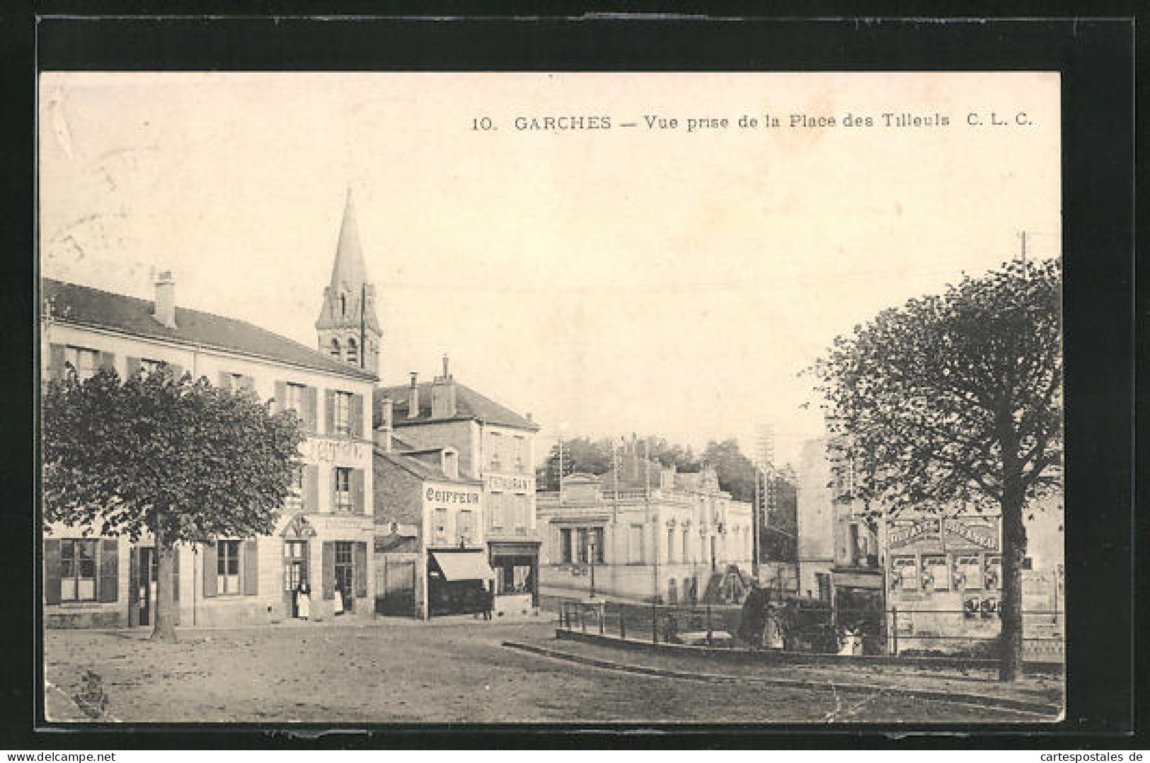 CPA Garches, Vue Prise De La Place Des Tilleuls  - Garches