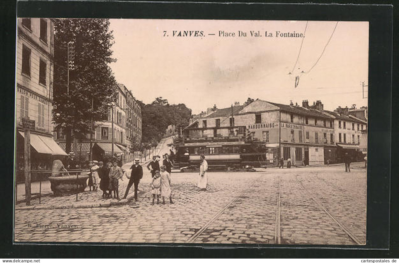 CPA Vanves, Place Du Val, La Fontaine  - Vanves