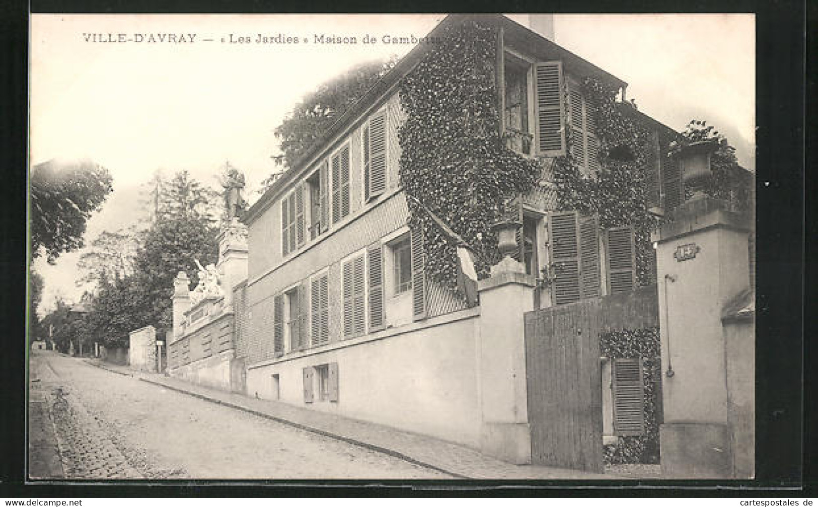 CPA Ville D`Avray, Les Jardies Maison De Gambetta, Vue De La Rue Avec Besonderem Haus  - Ville D'Avray