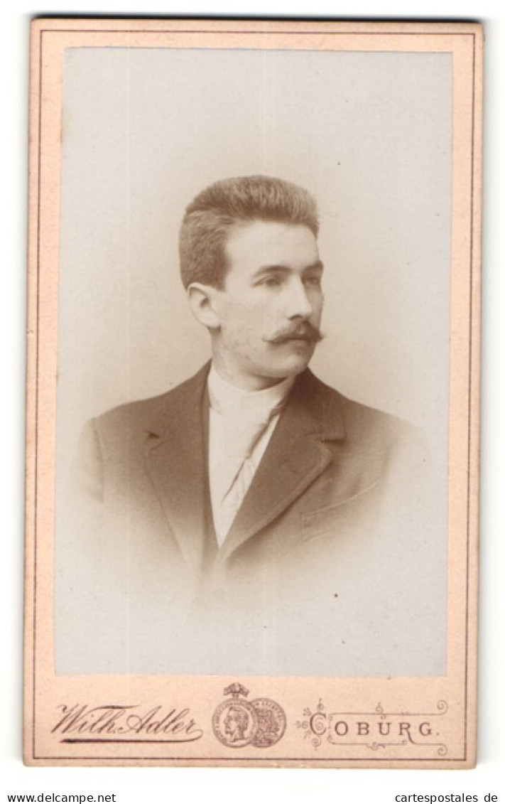 Fotografie Wilhelm Adler, Coburg, Portrait Herr Mit Schnauzer Im Anzug  - Personnes Anonymes
