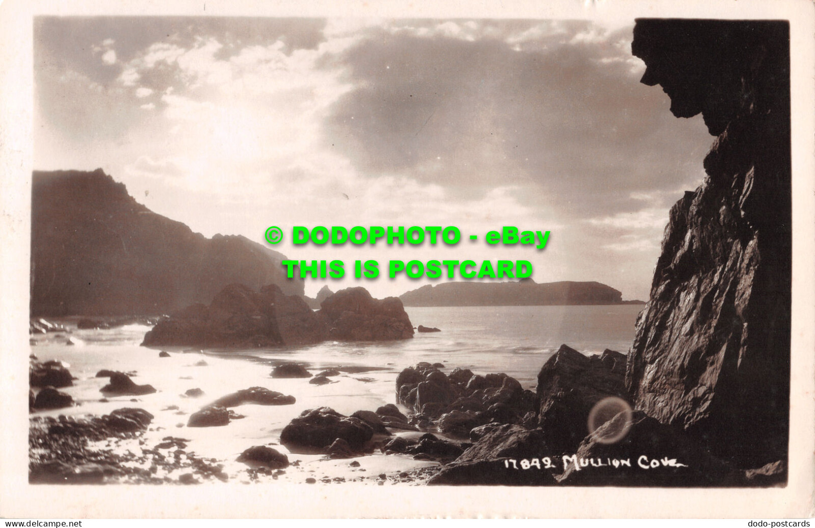 R510026 Mullion Cove. Postcard - World