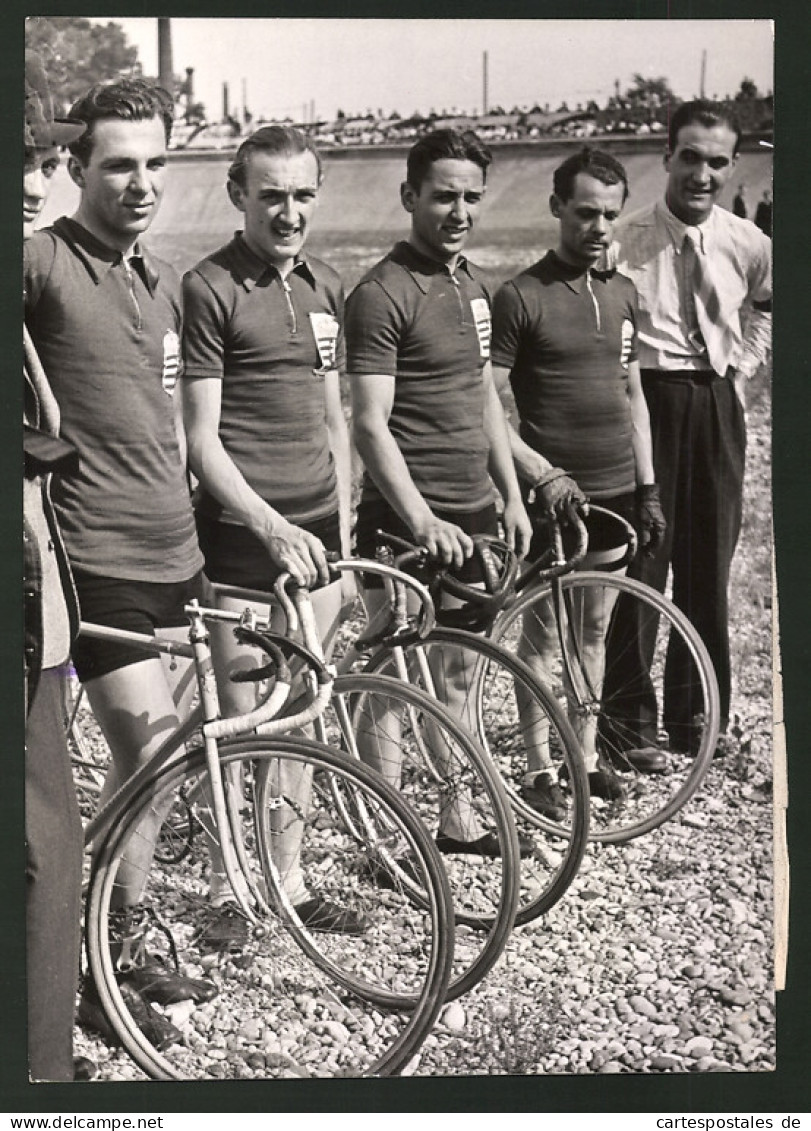 Fotografie Radewttkampf Der Städte Wien - Budapest, Die Ungarische Mannschaft Mit Eles, Mardai, Nagy Und Boday  - Cyclisme