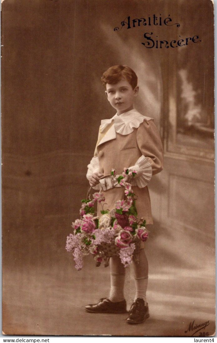 26-4-2024 (3 Z 6) France (colorised) Boy & Flowers / Jeune Garçon Et Fleurs(Amitié Sincère) - Bloemen