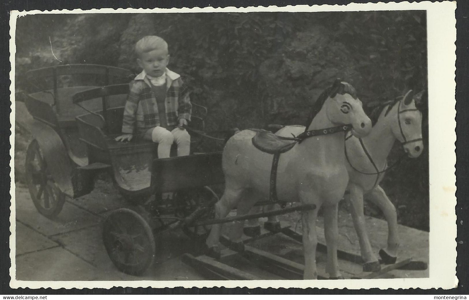 A Boy In A Pram With A Wooden Horses - Photography - Photo 13 X 8 Cm (see Sales Conditions)10184 - Anonieme Personen