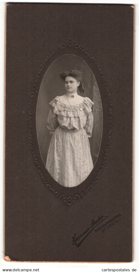 Fotografie Hammer Studio, St. Louis, Portrait Junge Dame Im Zeitgenössischen Kleid  - Anonieme Personen