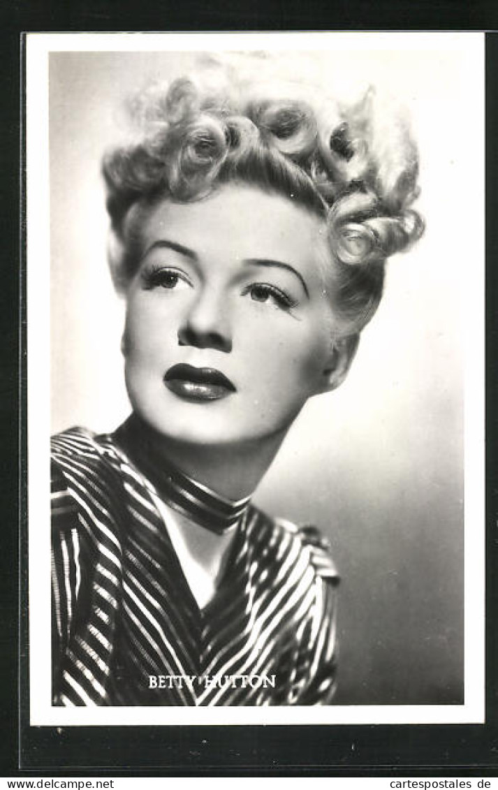 AK Schauspielerin Betty Hutton Mit Blonden Locken  - Actors