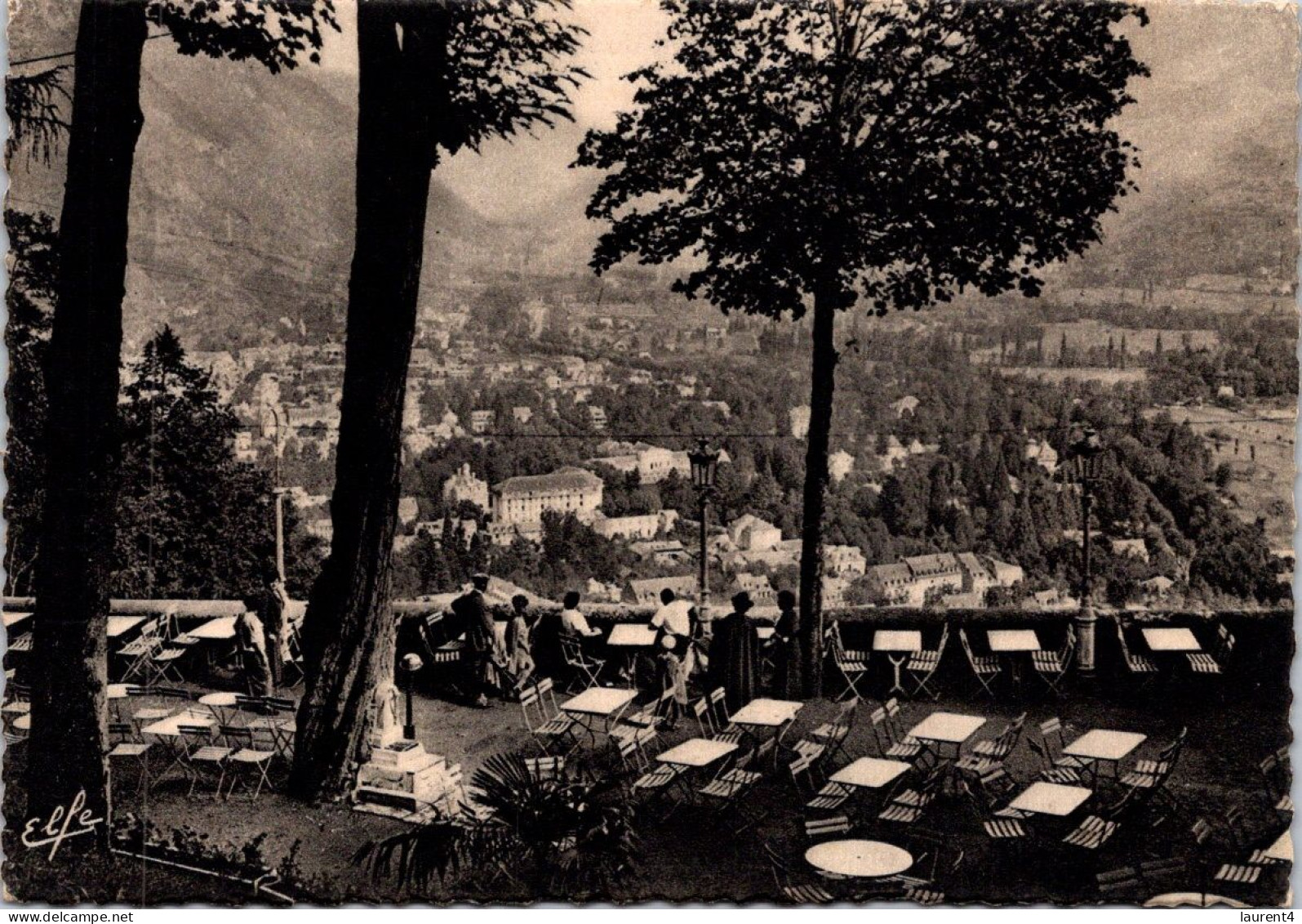 26-4-2024 (3 Z 8) France - (b/w) Terrasse Du Restaurant La Chamière à Luchon - Bridges