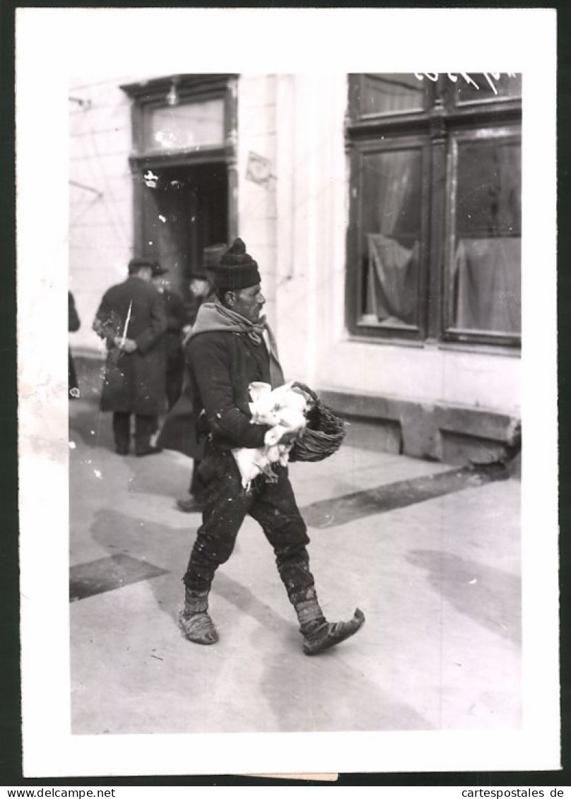 Fotografie Atlantic, Ansicht Belgrad, Geflügelhändler Geht Von Haus Zu Haus 1941  - Professions