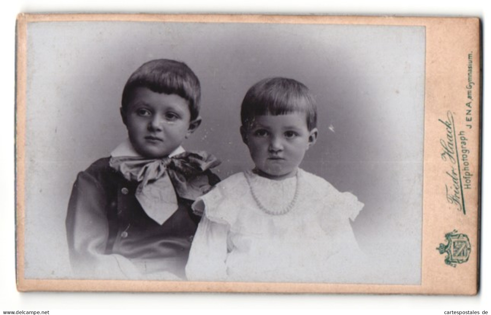 Fotografie Friedr. Haack, Jena, Portrait Zwei Kleine Geschwister  - Personnes Anonymes
