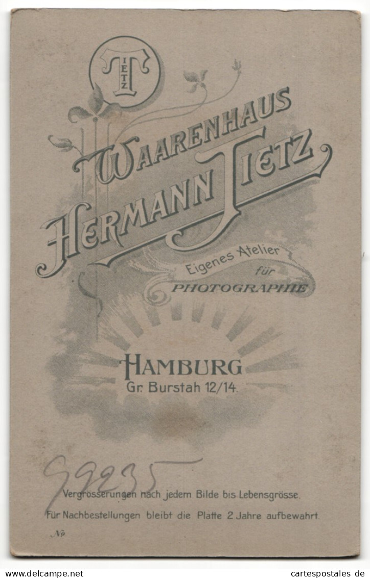 Fotografie Hermann Tietz, Hamburg, Portrait Bürgerliche Dame Und Kleiner Junge Im Matrosenanzug Mit Buch  - Anonieme Personen