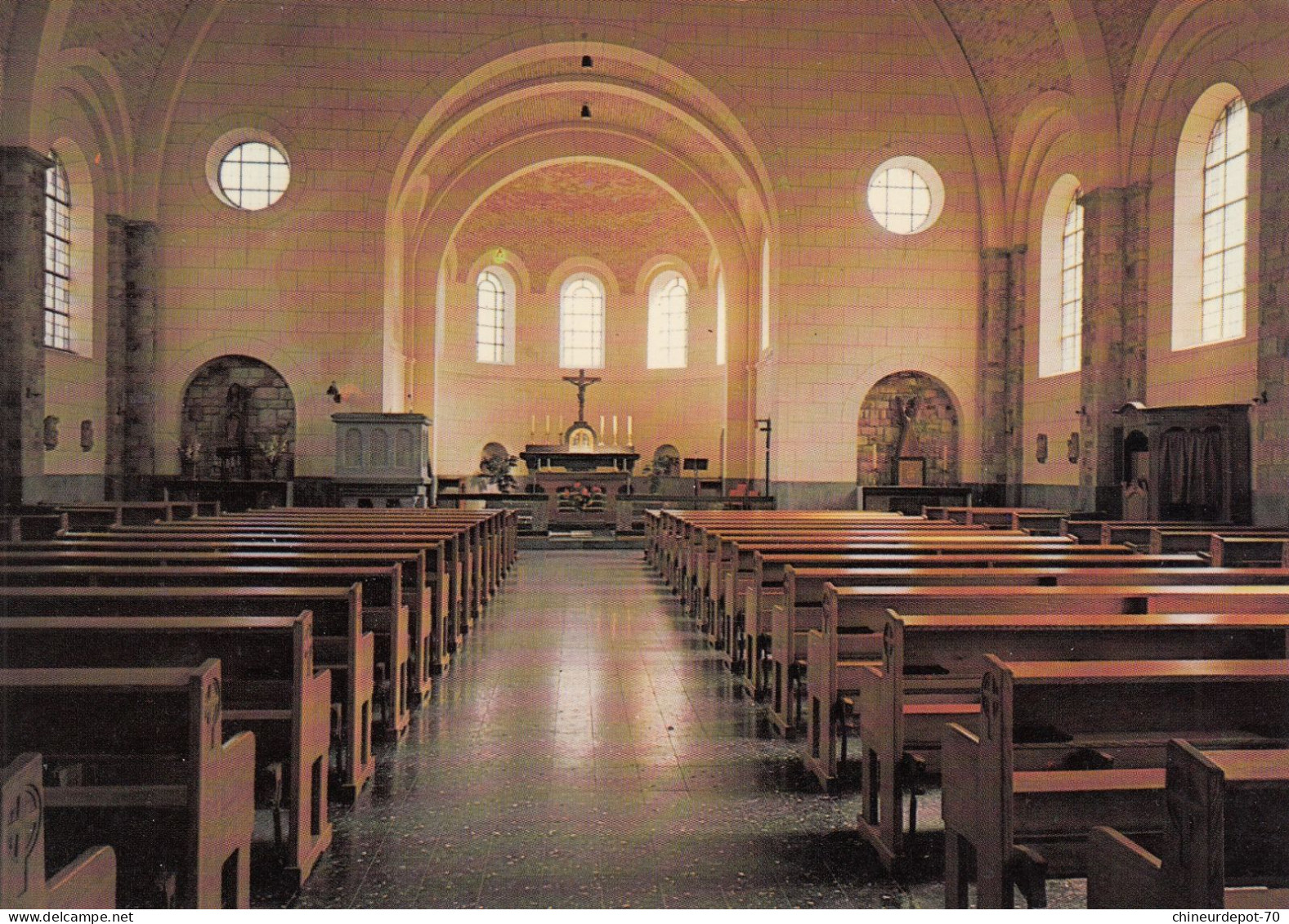 LIERNEUX  INTERIEUR DE   L EGLISE - Lierneux