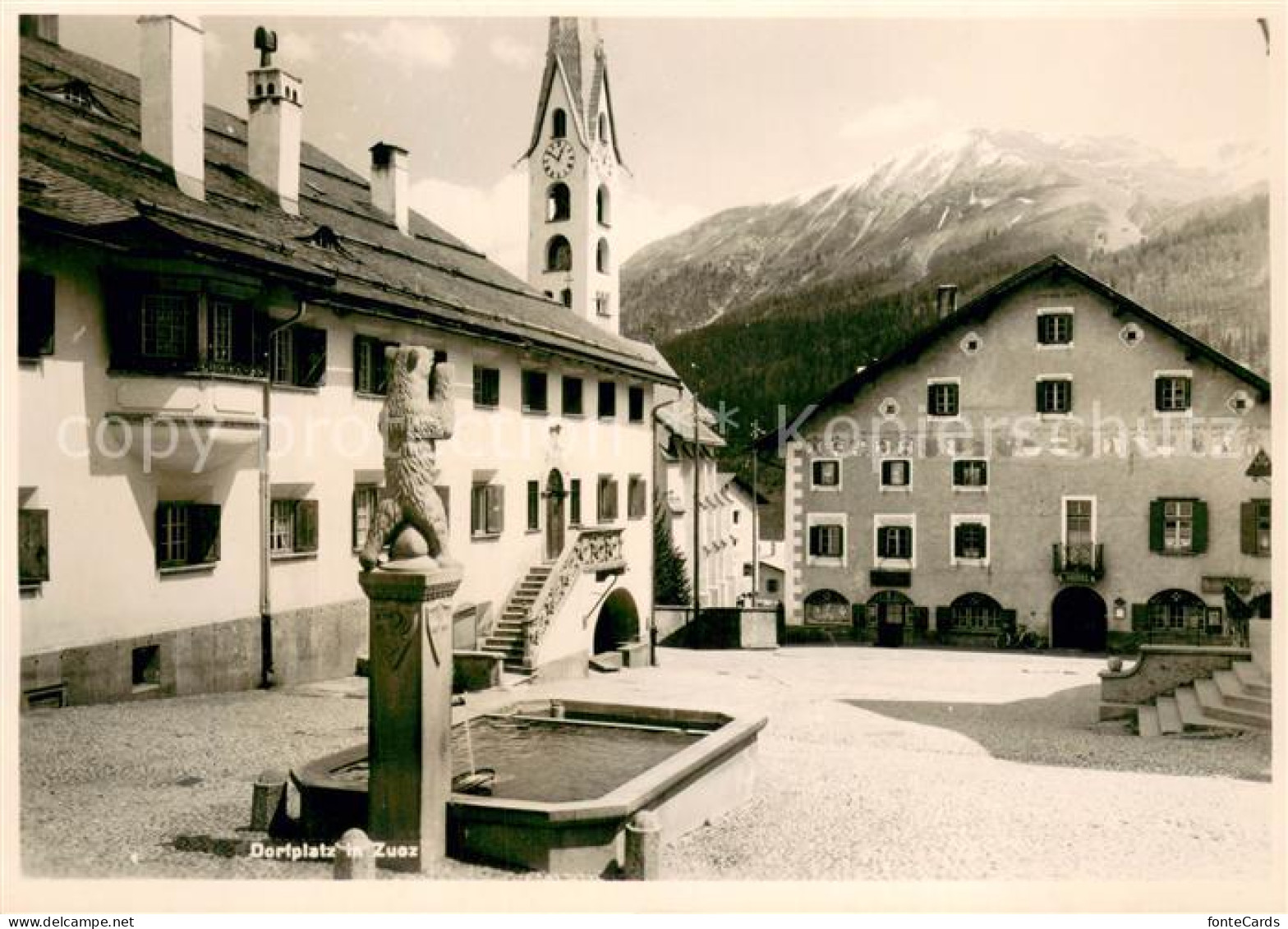 13729474 Zuoz GR Dorfplatz Mit Brunnen Und Kirche Zuoz GR - Andere & Zonder Classificatie