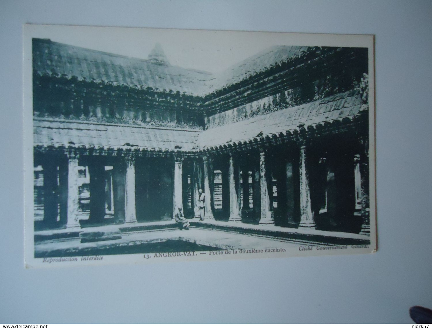 CAMBODIA   POSTCARD  ANGKOR VAT     FOR MORE PURCHASES 10% DISCOUNT - Kambodscha