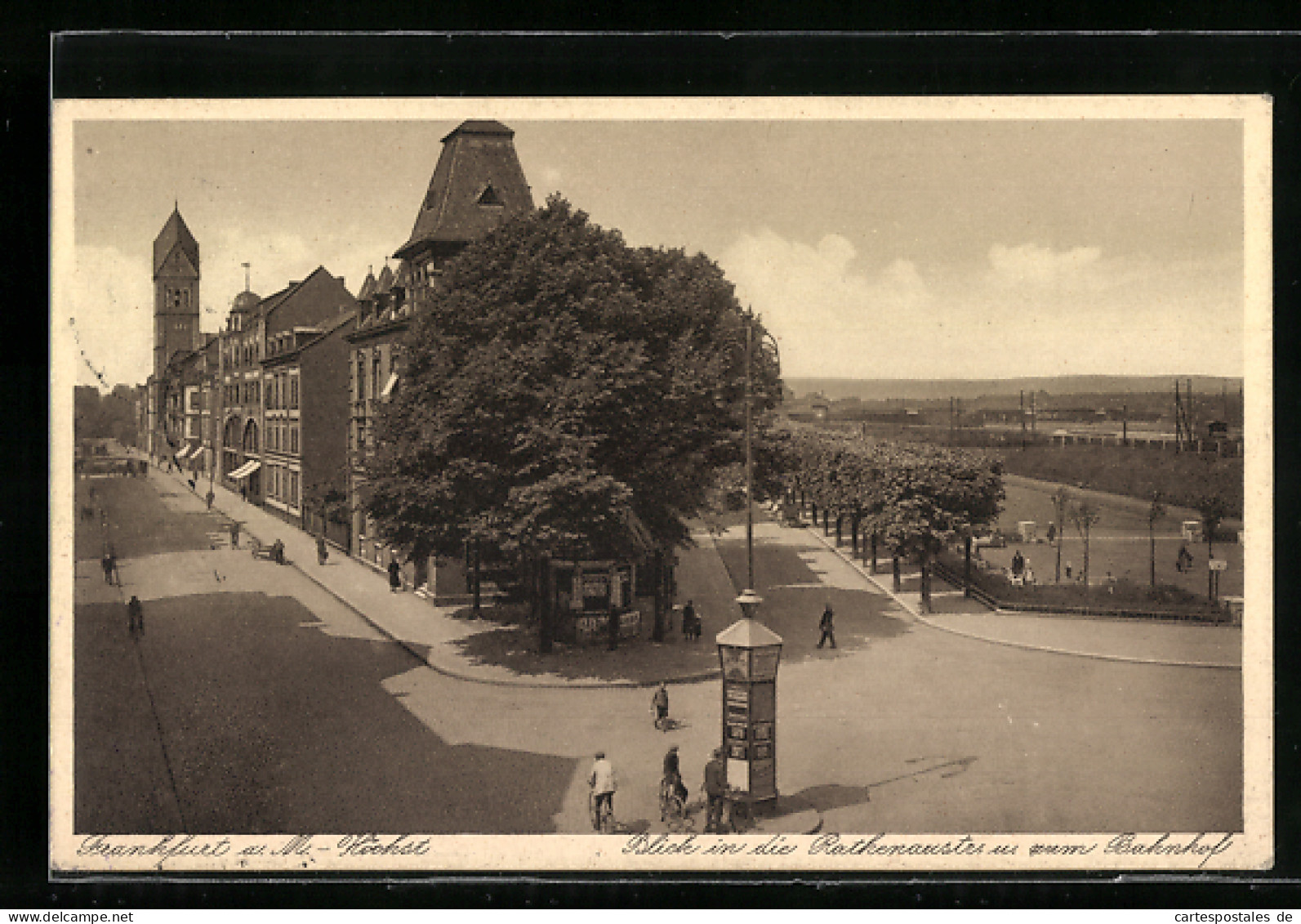 AK Frankfurt-Höchst, Blick In Die Rathenaustrasse Und Bahnhof, Litfasssäule  - Frankfurt A. Main