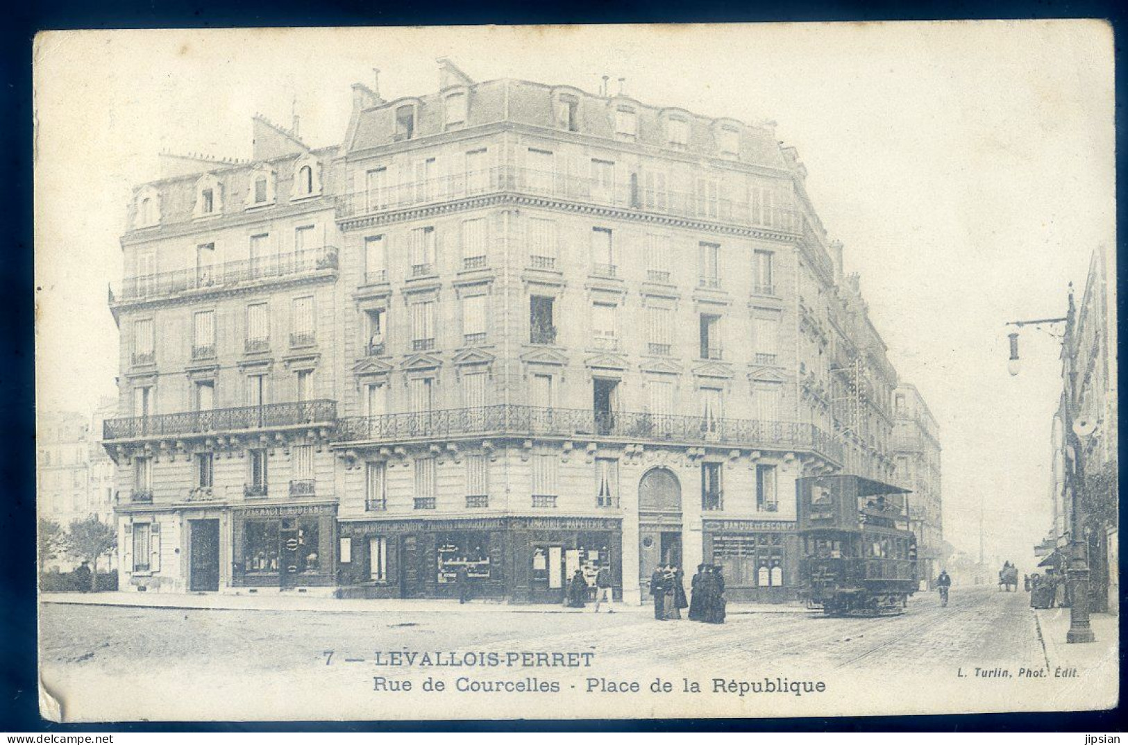 Cpa Du 92 Levallois Perret -- Rue De Courcelles , Place De La République   STEP185 - Levallois Perret