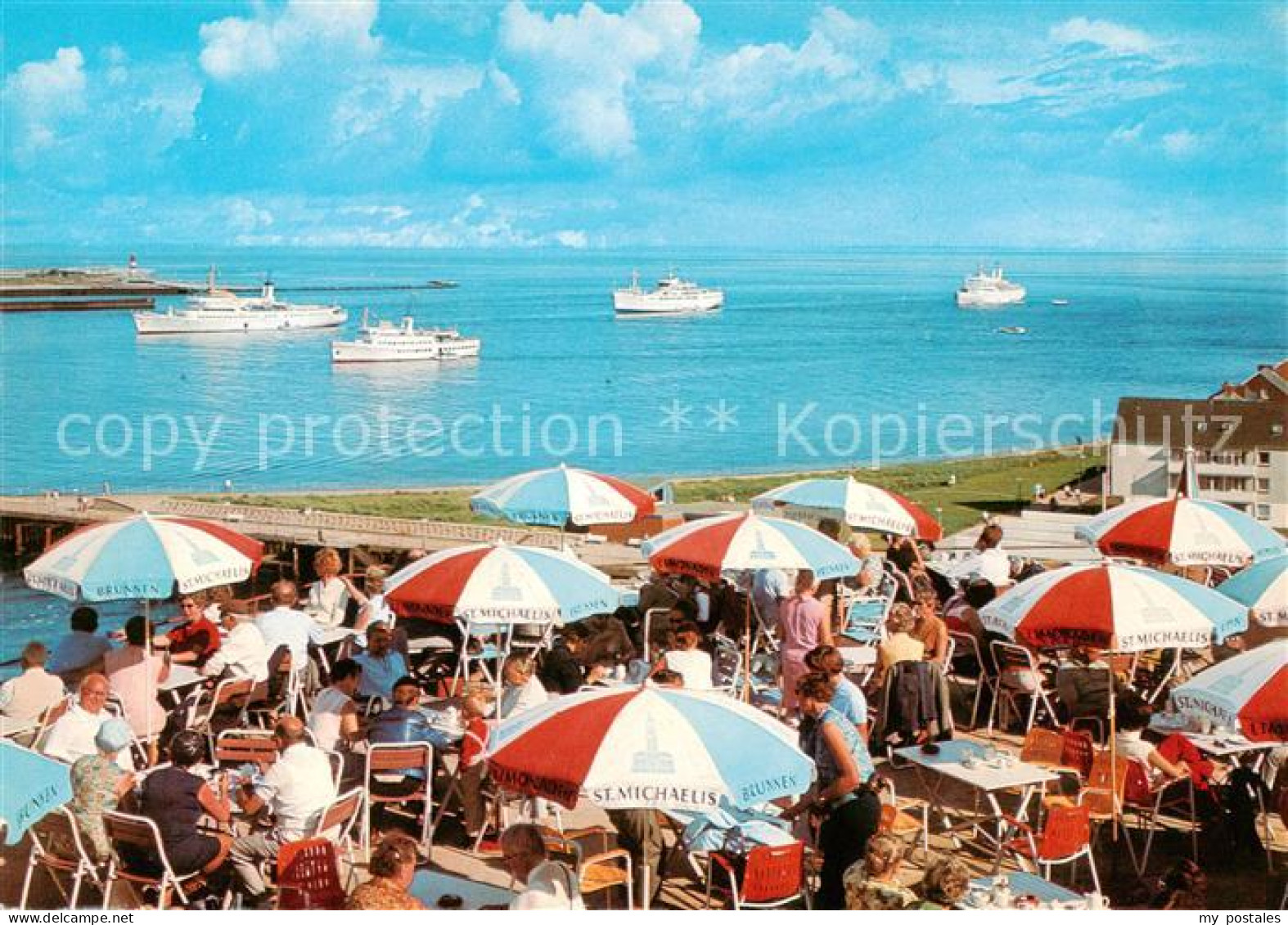 73856794 Helgoland Cafe Felseneck Mit Blick Zur Reede Mit Der Flotte Der Seebaed - Helgoland