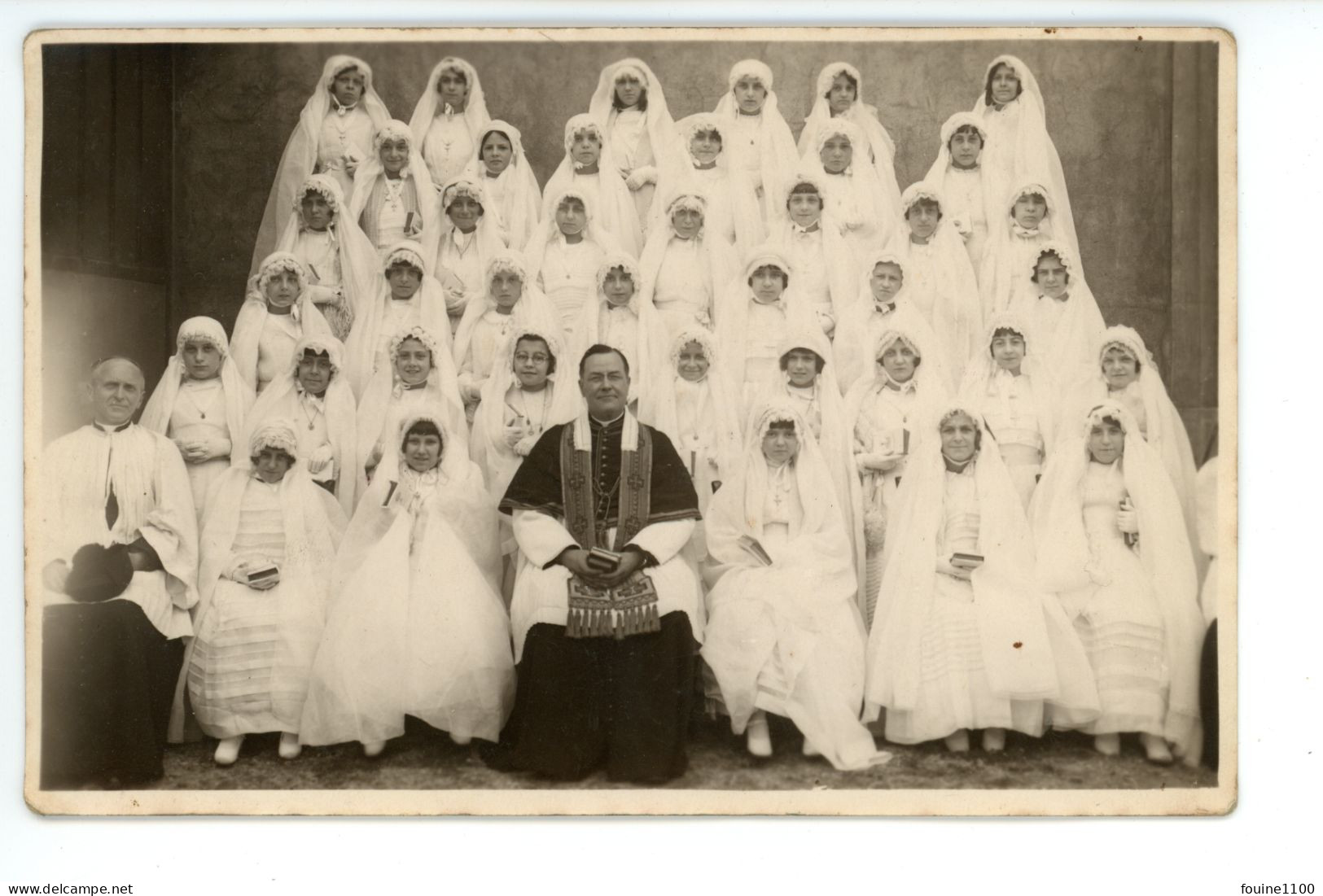 CARTE PHOTO " NOISY LE SEC " 22 Juin 1933 Communion Communiantes Avec Curé Ou Prêtre / Ph. MAZZA - Noisy Le Sec