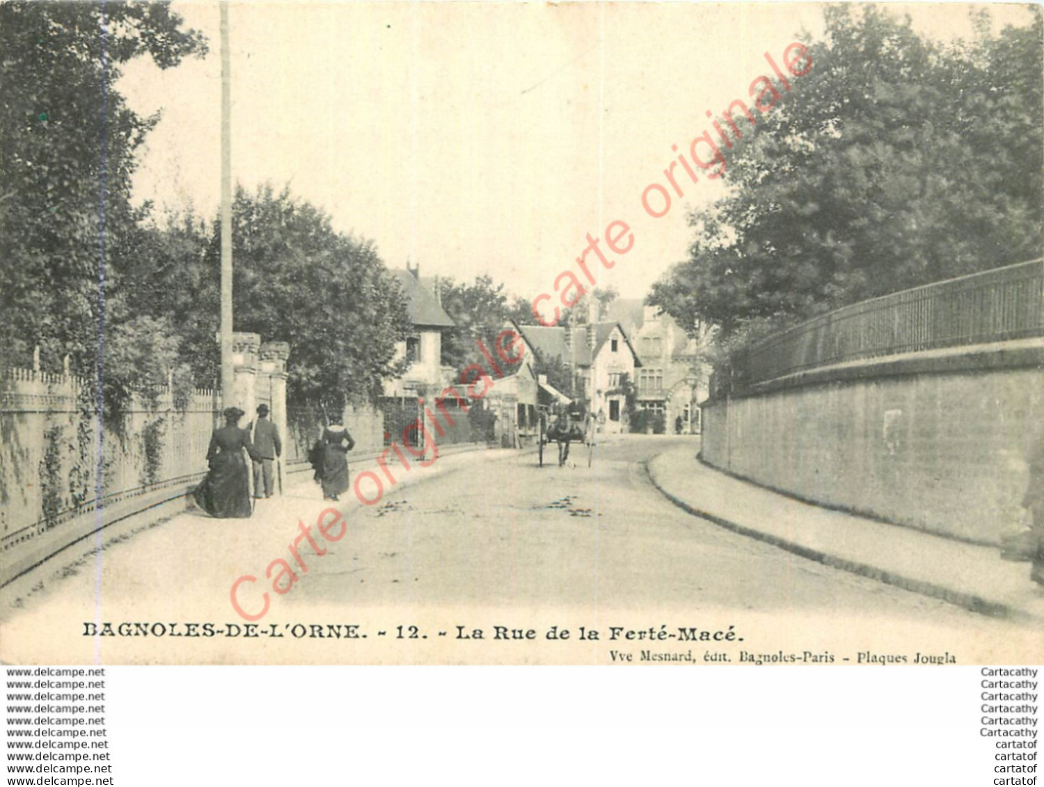 61.  BAGNOLES DE L'ORNES .  La Rue De La Ferté Macé . - Bagnoles De L'Orne