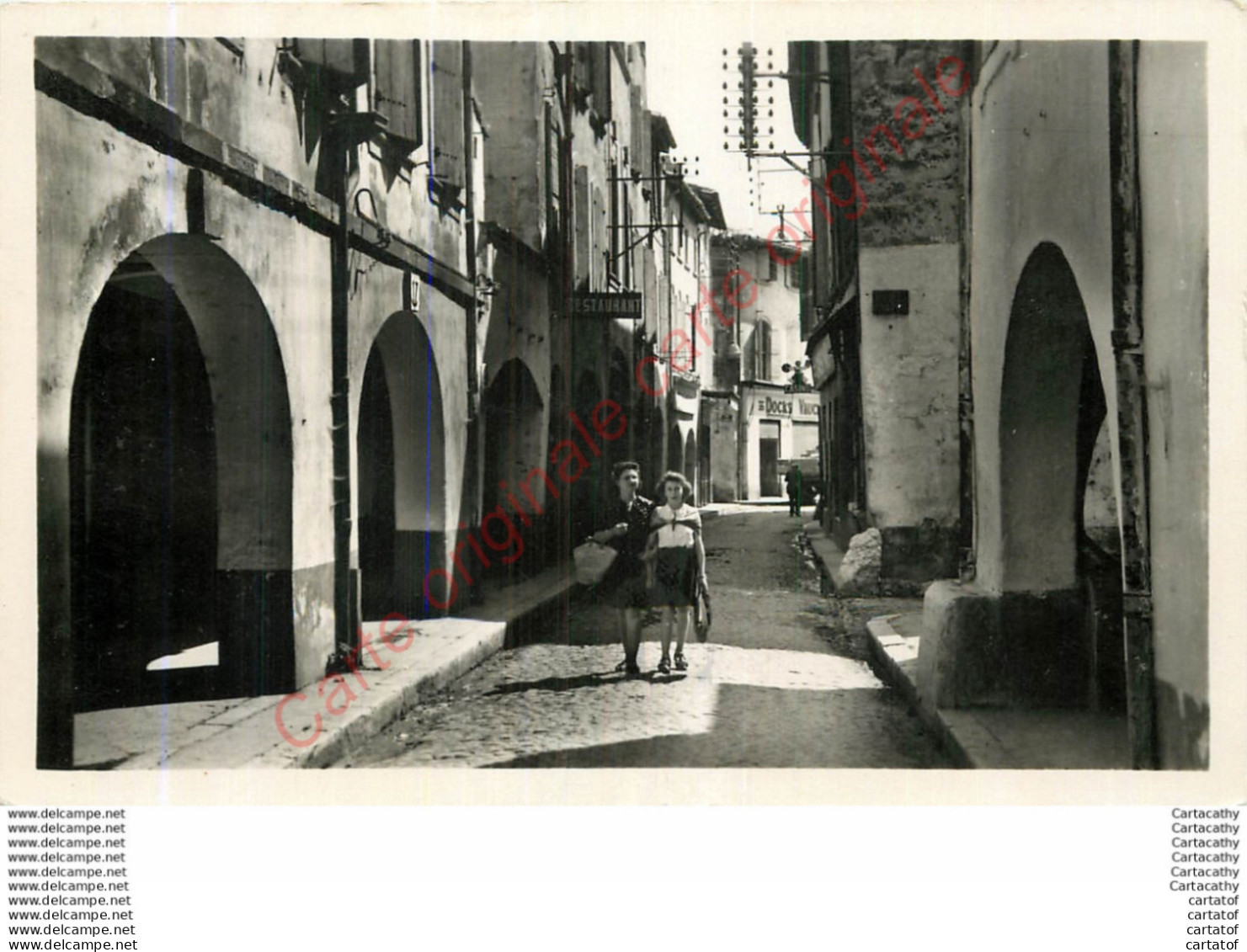 13.  TARASCON .  Vieille Rue à Arcades . - Tarascon