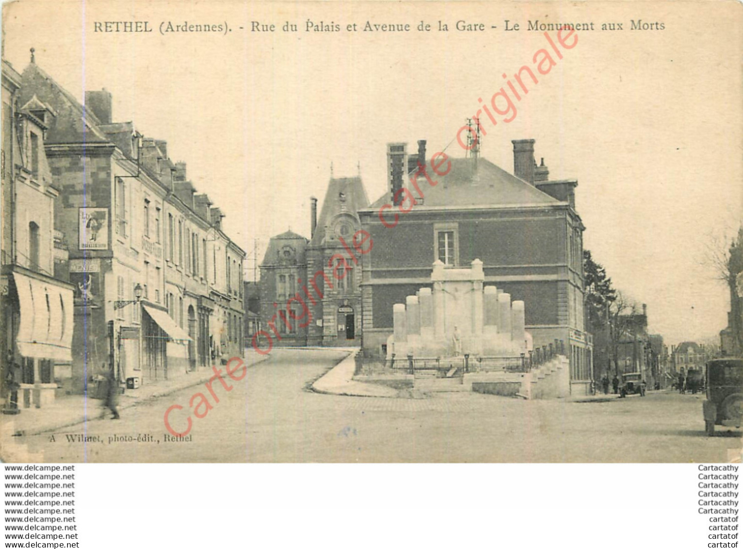 08.  RETHEL .  Rue Du Palais Et Avenue De La Gare . Le Monument Aux MOrts . - Rethel