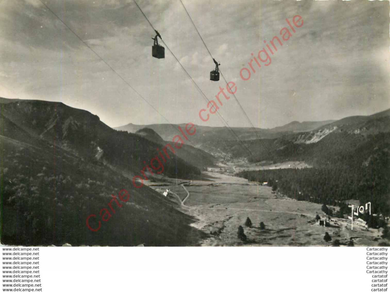 63.  LE MONT DORE .  Les Cabines Du Téléférique . - Le Mont Dore