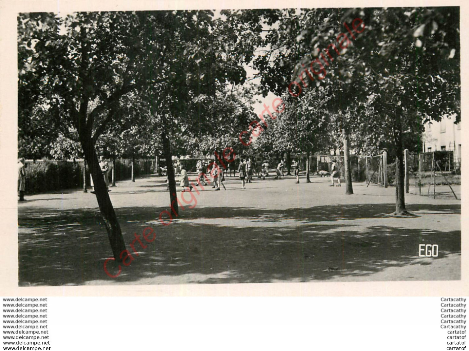 45.  FLEURY LES AUBRAIS . Une Cour De Récréation De L'Ecole De Perfectionnement De L'Etablissement Psychothérapique . - Autres & Non Classés