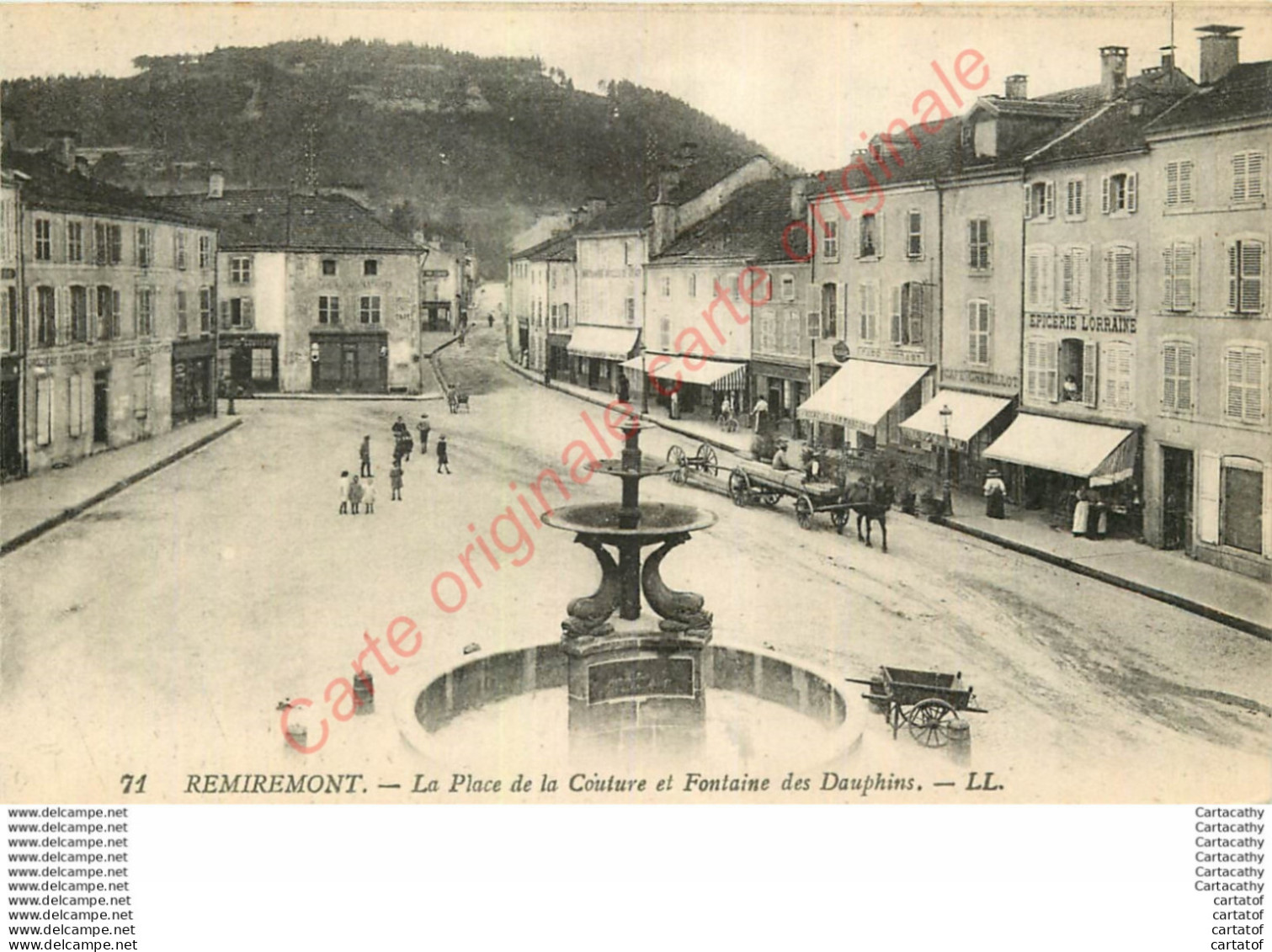 88.  REMIREMONT . La Place De La Couture Et Fontaine Des Dauphins . - Remiremont