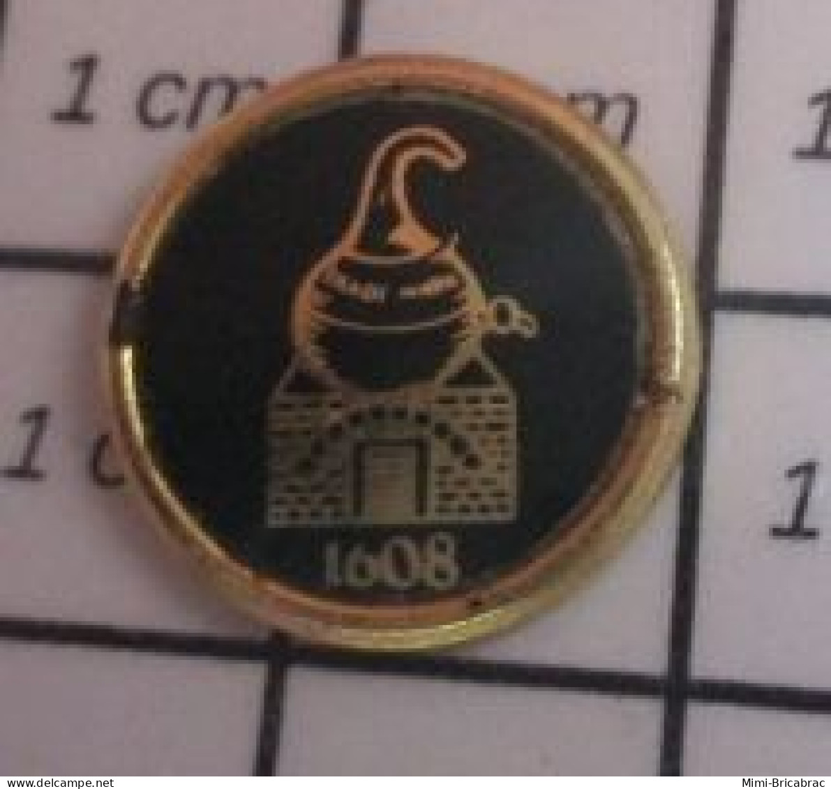 811F Pin's Pins / Beau Et Rare / AUTRES / ALAMBIC ? 1608 - Autres & Non Classés