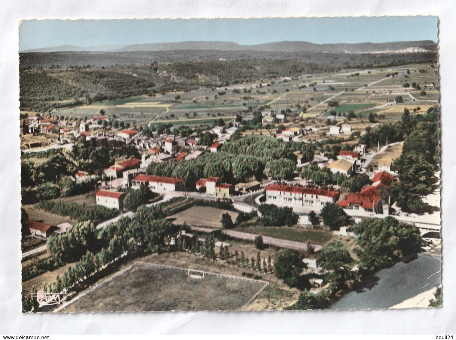 VINON SUR VERDON  DANS LE VAR  VUE GENERALE PRISE EN SURVOLANT LE TERRAIN DE FOOTBALL  CARTE  CIRCULEE - Rueil Malmaison