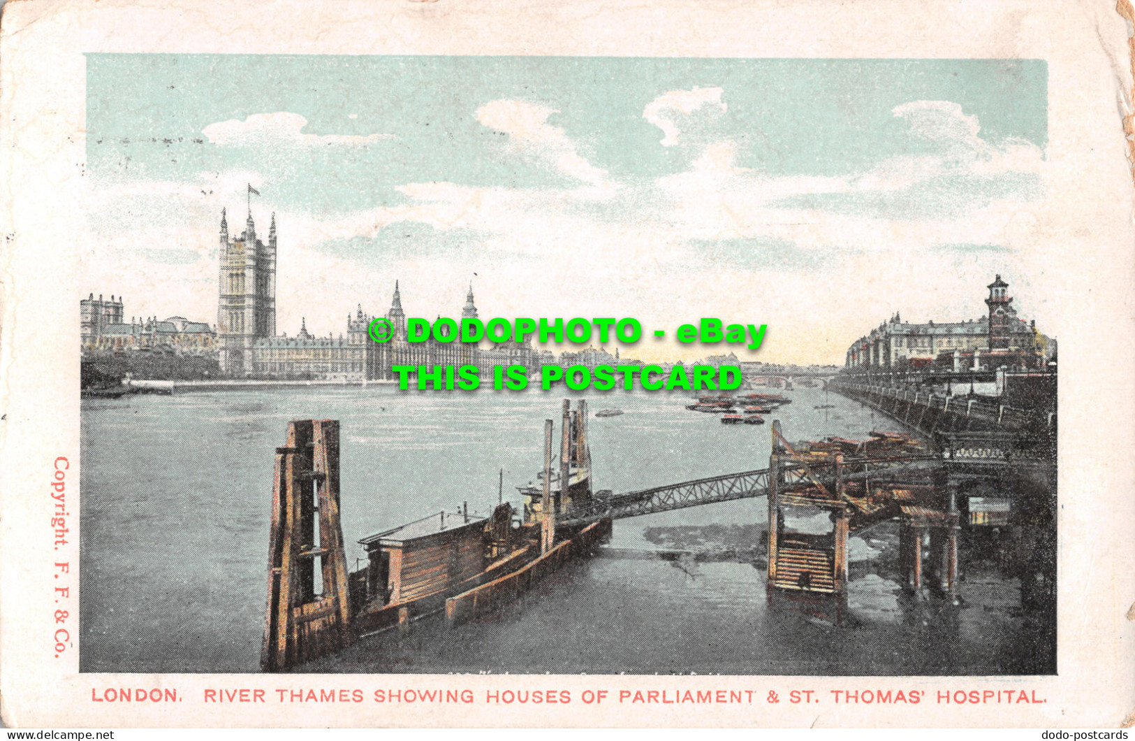 R511988 London. River Thames Showing House Of Parliament And St. Thomas Hospital - Other & Unclassified