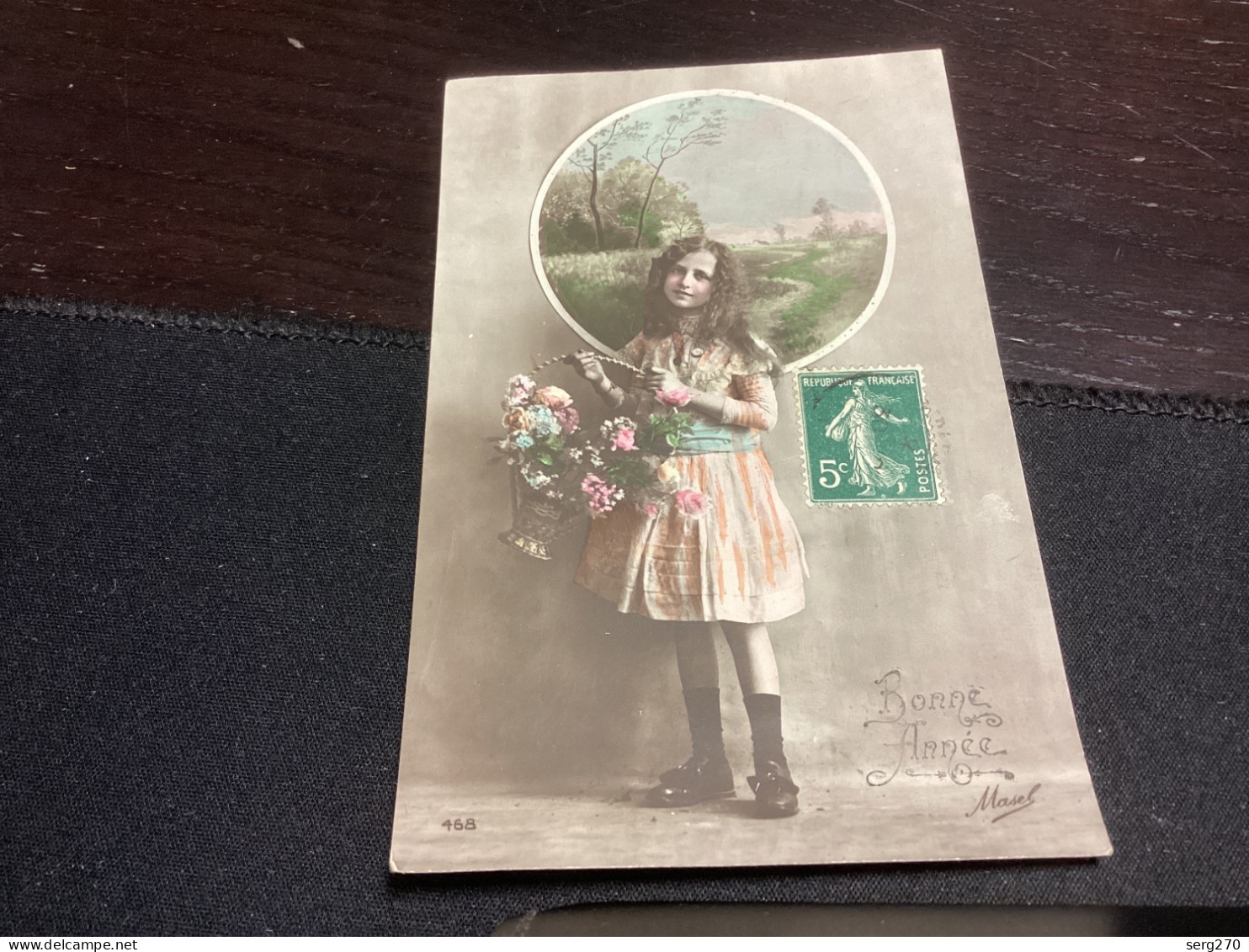 Bonne Année, Meilleurs Vœux Fille, Avec Panier De Fleurs Dans Les Mains, à La Cure De Cogolin - Año Nuevo