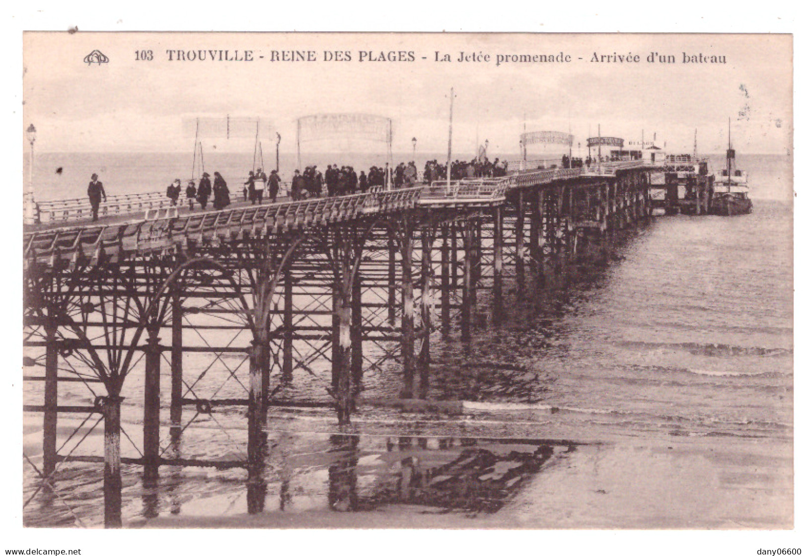 TROUVILLE La Jetée Promenade - Arrivée D'un Bateau (carte Animée) - Trouville