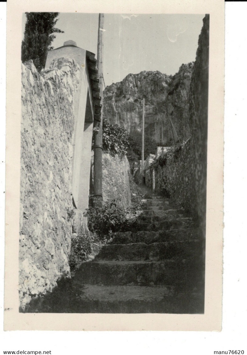 Ref 1 - Photo : Ruelle ,Garavan / Menton , Alpes Maritimes - France . - Europe