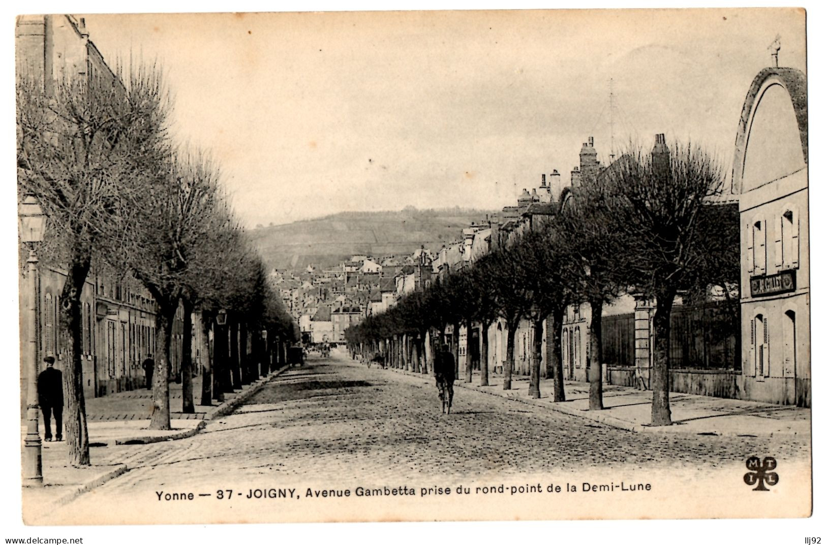 CPA 89 - JOIGNY (Yonne) - 37. Avenue Gambetta Prise Du Rond-point De La Demi-Lune - MTIL - Joigny