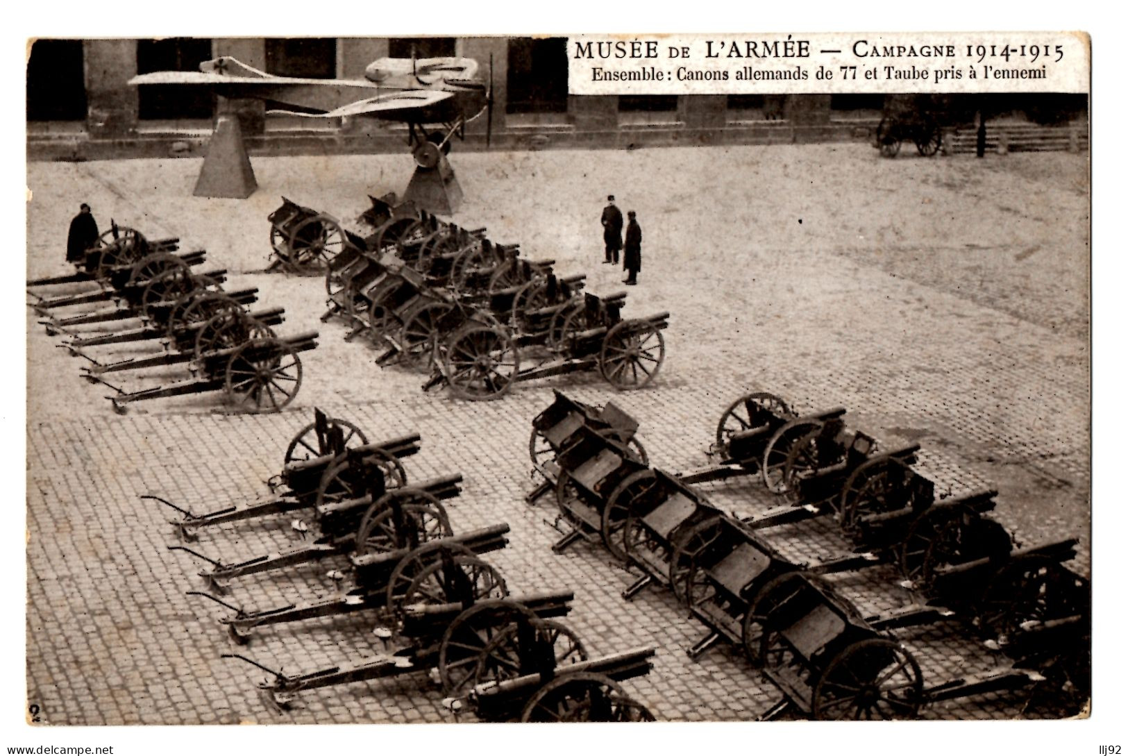 CPA Militaria - Musée De L'Armée. Campagne 1914-1915. Ensemble : Canons Allemands De 77 Et Taube Pris à L'ennemi - Guerra 1914-18