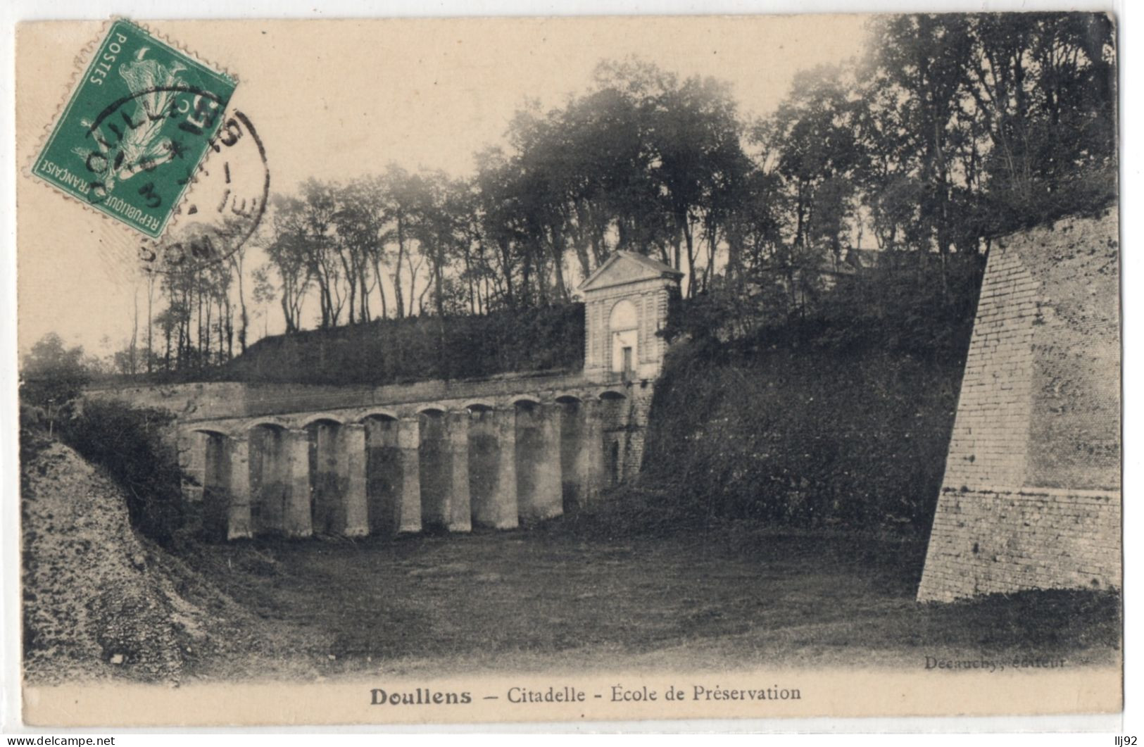 CPA 80 - DOULLENS (Somme) - Citadelle - Ecole De Préservation - Ed. Decauchy - Doullens