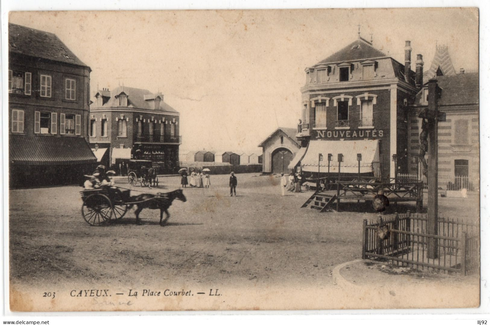 CPA 80 - CAYEUX (Somme) - 203. La Place Courbet (petite Animation, Attelage) - LL - Cayeux Sur Mer