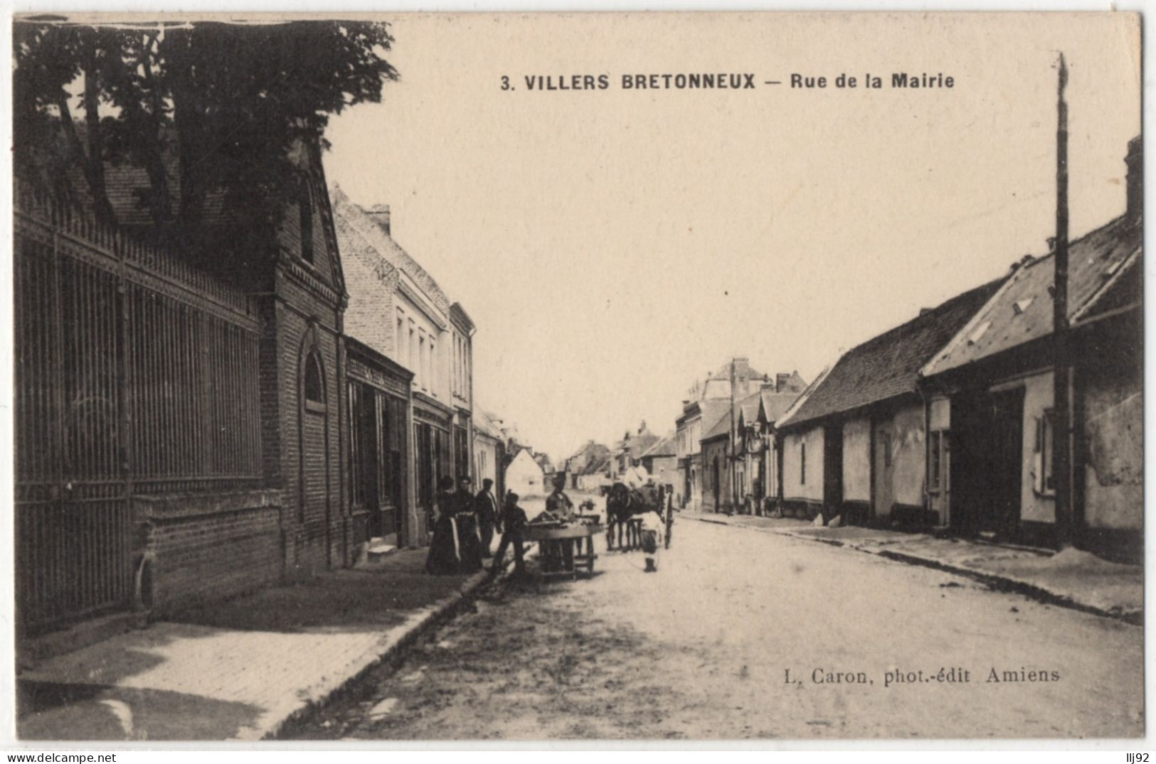 CPA 80 - VILLERS BRETONNEUX (Somme) - 3. Rue De La Mairie - Ed. Caron (petite Animation) - Villers Bretonneux