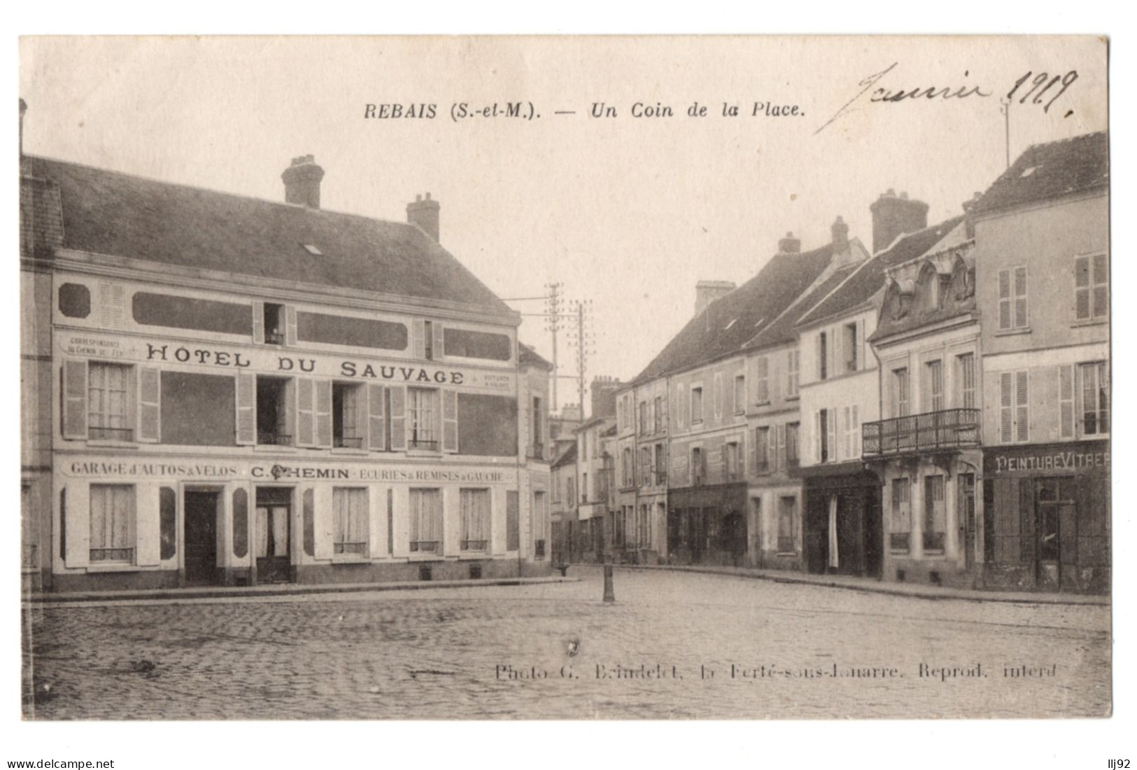 CPA 77 - REBAIS (Seine Et Marne) - Un Coin De La Place (Hôtel Du Sauvage) - Rebais