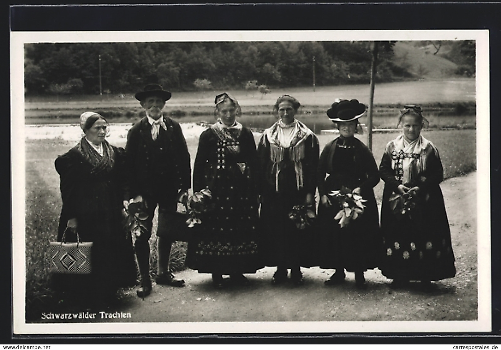 AK Trachten Aus Dem Kinzigtal, Frauen Und Männer Aus Einbach, Kirnbach Und Gutach  - Costumes