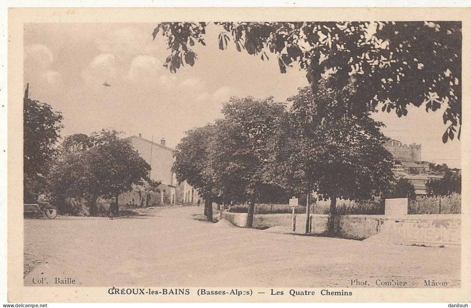 04 // GREOUX LES BAINS    Les Quatre Chemins  Edit Combier - Gréoux-les-Bains