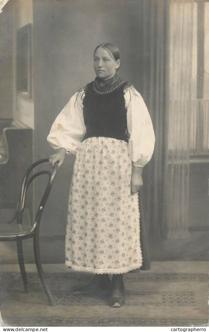 Annonymous Persons Souvenir Photo Social History Portraits & Scenes Traditional Costume 1918 - Photographs