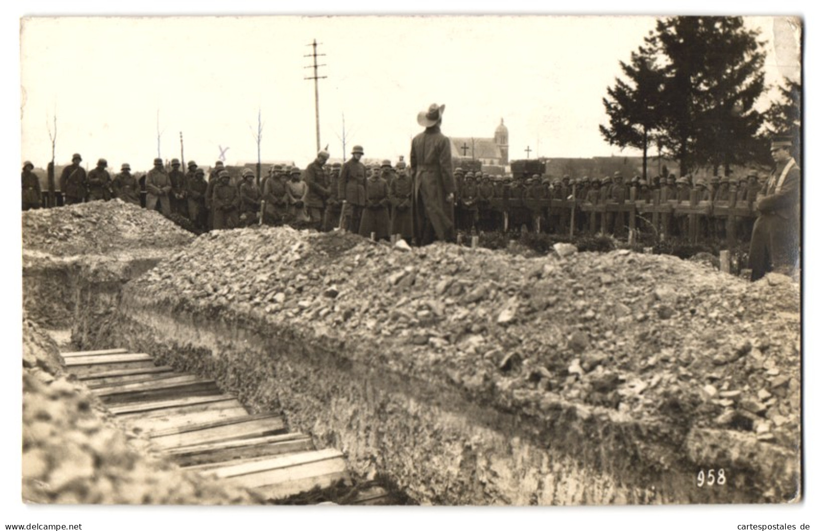 10 Photos 1.WK,  vue de Saint-Morel, Trauerzug & Beerdigung Inf.-Rgt. 111, Kriegsgrab & Feldgeistlicher 1918 